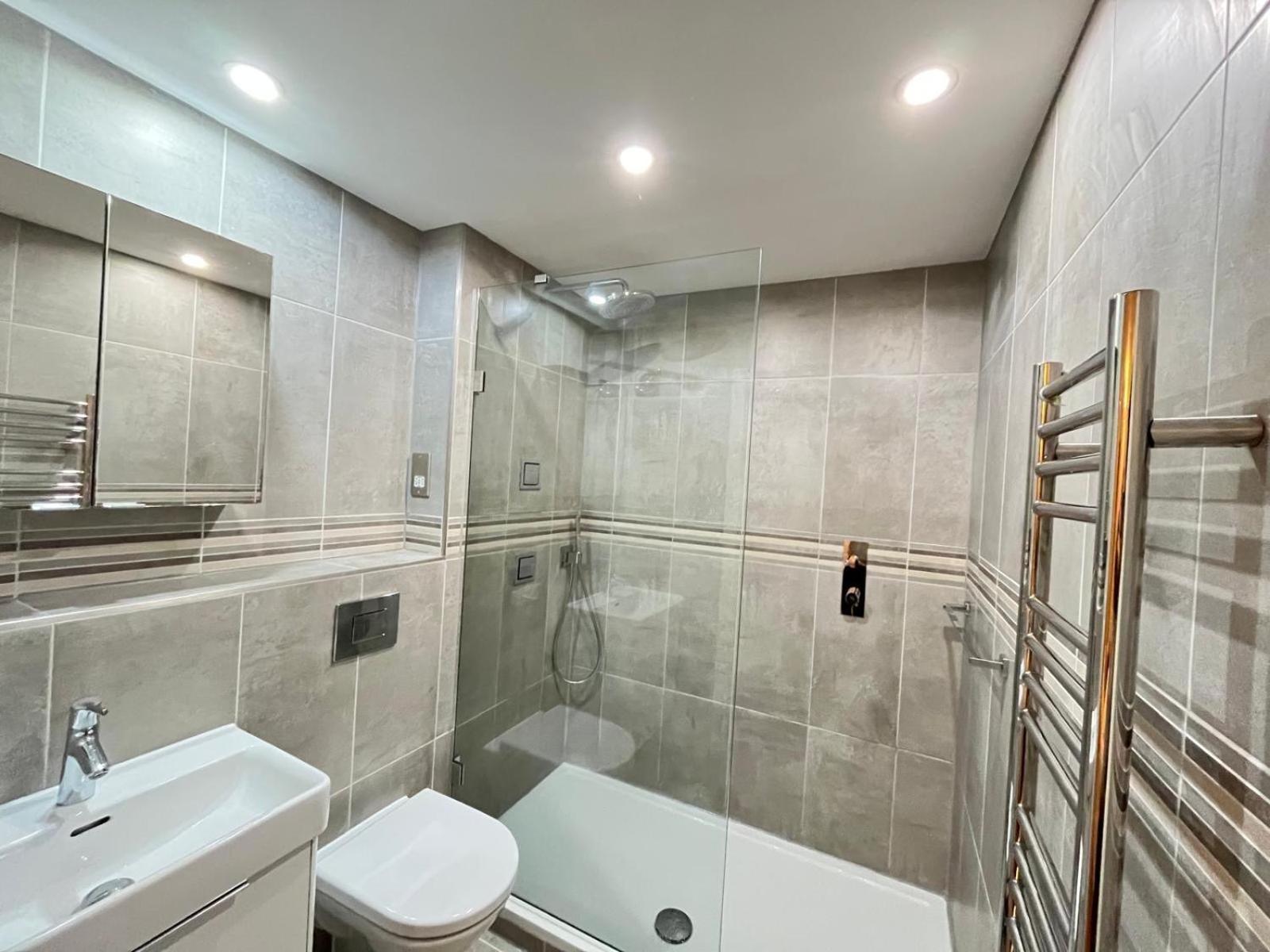 Apartment Luxury Riverside Retreat With Bath Jacuzzi