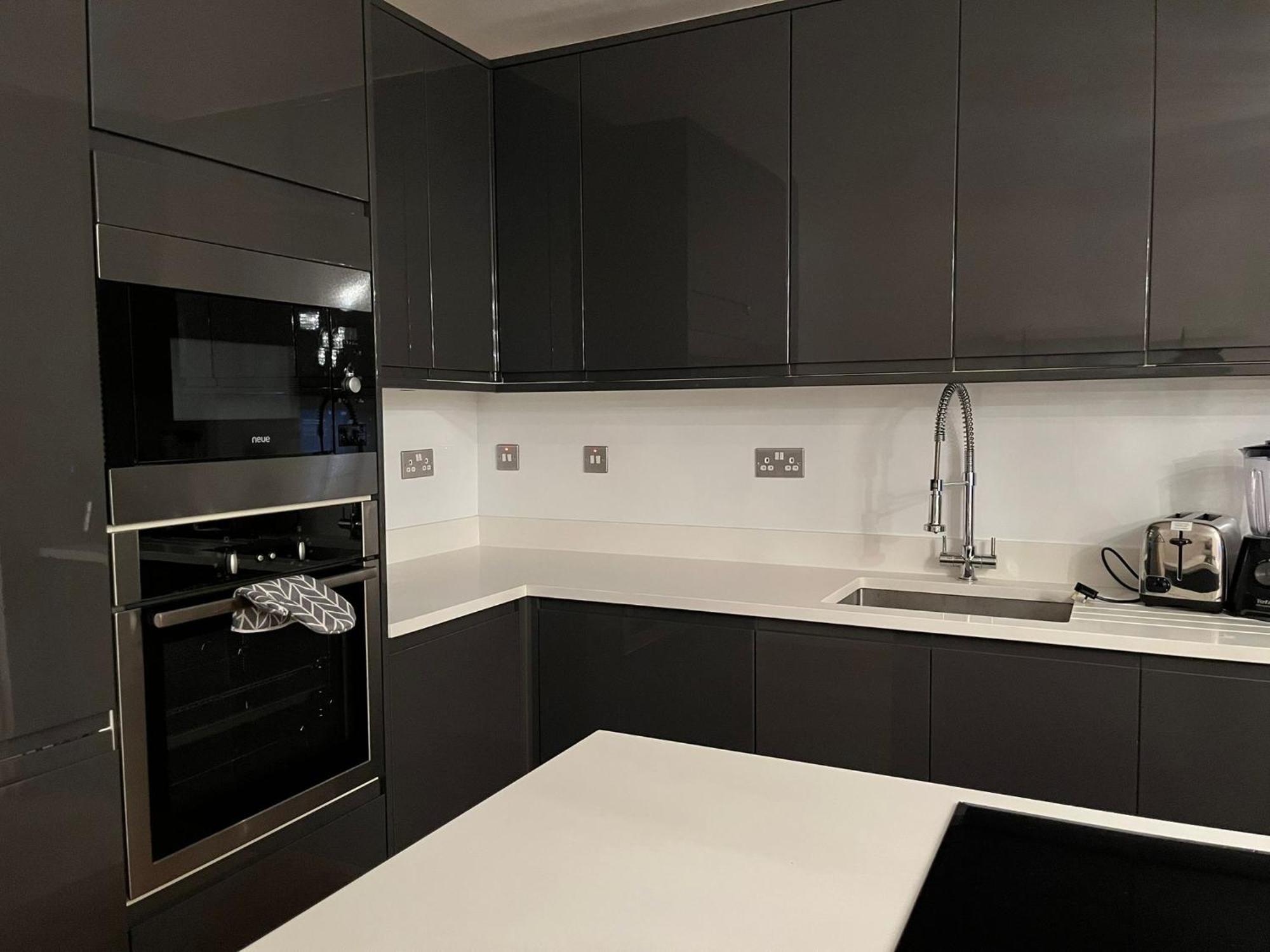 Luxury Riverside Retreat With Bath Jacuzzi Apartment London
