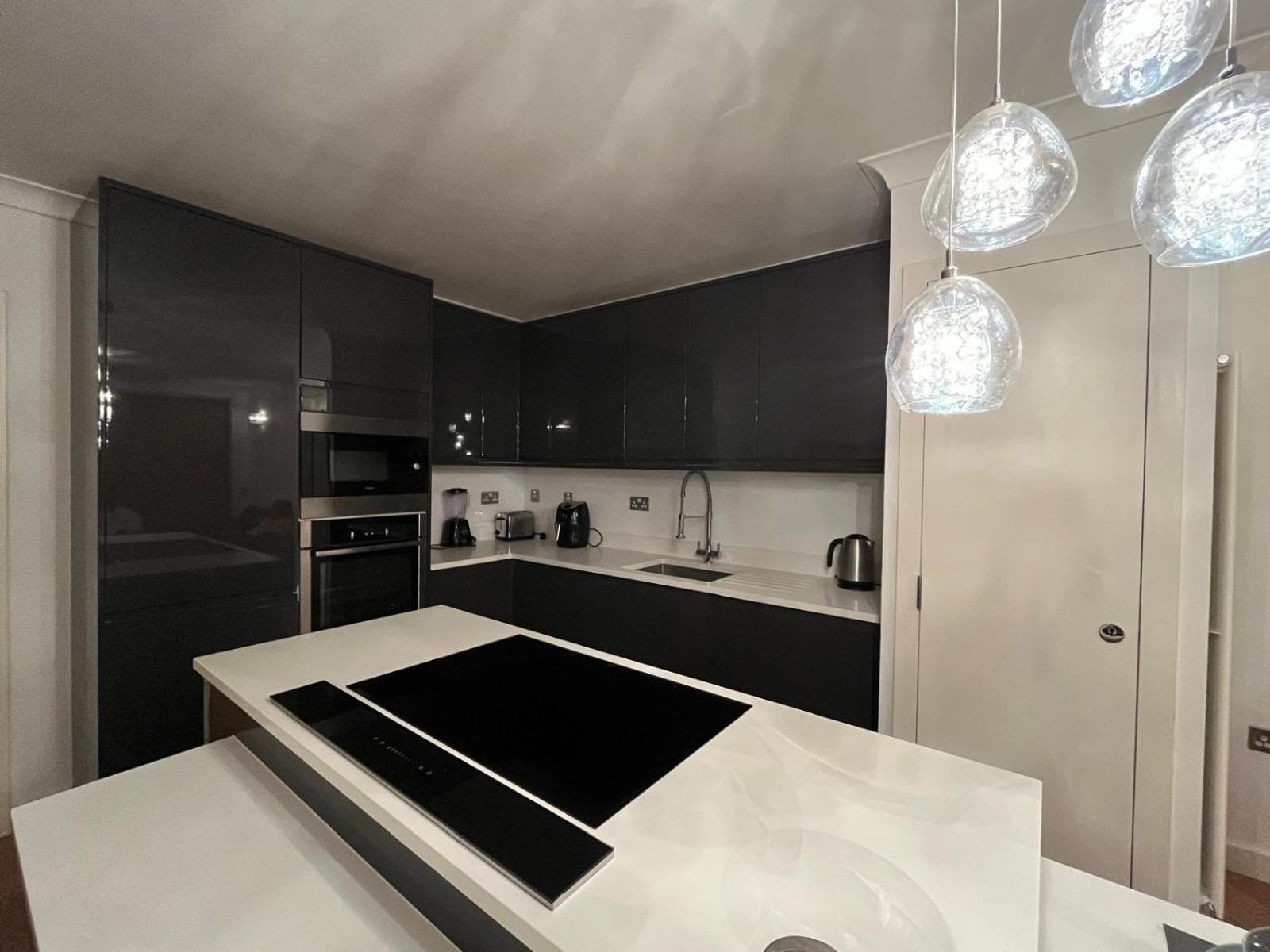 Appartamento Luxury Riverside Retreat With Bath Jacuzzi Londra